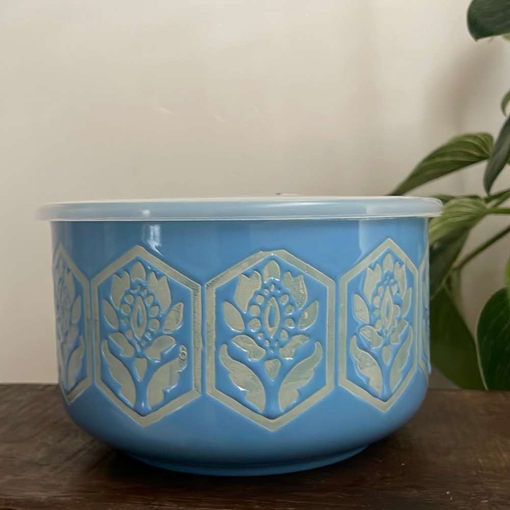 •| vintage ceramic bowl